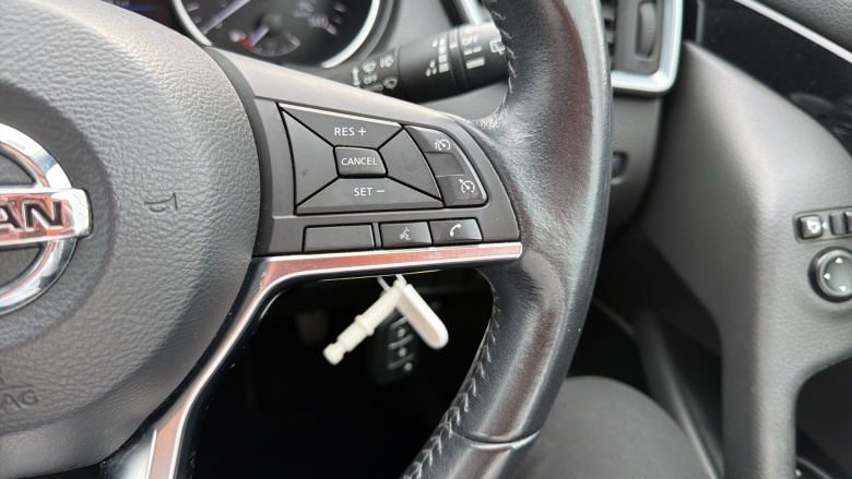 Nissan Qashqai 1.3 DiG-T Acenta Premium 5dr Petrol Hatchback